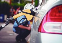 Preço médio da gasolina nas bombas cai pela 9ª semana seguida