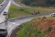 Veículo capota em alça de acesso da Euclides da Cunha