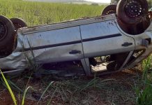 Jovens morrem após carro capotar em rodovia de Poloni
