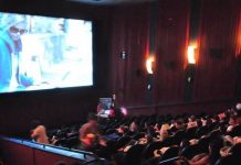 Jovem afirma ter visto homem colocar órgão genital para fora em sessão de cinema; dono da sala nega