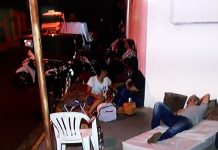 Pelo menos 400 pessoas passaram a noite na fila para tentar uma das 210 vagas do Muffato