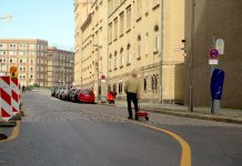 Artista engana Google Maps com carrinho cheio de smartphones