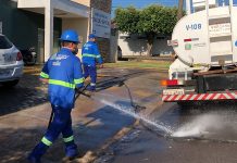 Saev inicia desinfecção de ruas e calçadas próximo a Santa Casa
