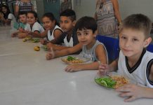 Chandelly solicita a Secretaria da Educação que continue servindo merenda aos alunos da rede municipal