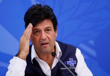 Bolsonaro demite Mandetta e convida Nelson Teich para o Ministério da Saúde