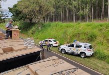 Polícia rodoviária de Votuporanga apreende carreta carregada com cigarros contrabandeados