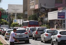 PROTESTO – Manifestantes fazem carreata pela abertura do comércio em Rio Preto