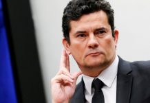 Moro pede demissão após troca na PF, e Bolsonaro tenta reverter, diz jornal