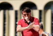 Não queremos negociar nada, diz Bolsonaro em ato pró-intervenção militar diante do QG do Exército