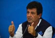 Mandetta avisa equipe que Bolsonaro procura substituto e que vai ser demitido