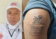 Jovem faz tatuagem para homenagear a empresa em que trabalha