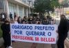 MANIFESTAÇÃO – Cabeleireiros fazem protesto em frente à Prefeitura de Rio Preto