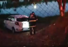 Motorista perde controle de veículo e ‘quase’ cai dentro do lago do Assary