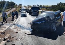 Acidente entre dois carros deixa motorista ferido na SP 310