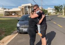 Cantor Zé Neto se reencontra com a família após se curar da Covid-19