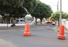 Interditado trecho da Rua Padre Izidoro Cordeiro Paranhos para conclusão da obra antienchente