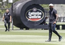 Andrés condena “emboscada” no aeroporto e diz que jogadores estão assustados