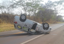 Viatura da Polícia Militar capota em Santa Fé do Sul