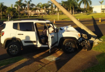 Por ciúmes, empresária invade condomínio e bate o carro