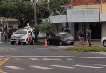 Idoso é espancado, jogado em represa e tem carro roubado por ladrão