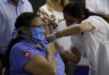 Votuporanga recebe primeiras 2.240 doses da CoronaVac e começa a imunizar profissionais da linha de frente