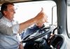 Bolsonaro faz apelo a caminhoneiros para que não façam greve