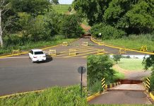 Prefeitura executa desvio em ponte caída no 6º Distrito com a chuva de terça-feira