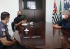 Prefeito recebe comandante da PM para discutir policiamento na cidade
