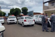 Homem mata mulher com tiro na cabeça na frente das filhas e comete suicídio