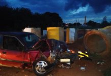 Carro bate em pilastra e motorista fica ferido em Votuporanga