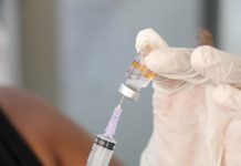 Prefeitura faz plantão para aplicar 2ª dose em profissionais da saúde