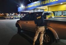 Caminhonete adulterada é apreendida pela polícia na BR-153