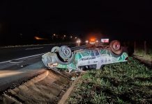 Motorista sofre ferimentos graves após caminhonete capotar na BR-153