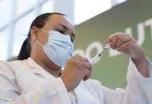 Quase 170 mil profissionais da educação de SP se cadastraram para receber vacina