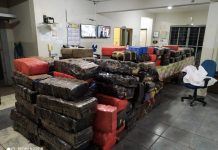 Polícia apreende mais de três toneladas de maconha em carreta abandonada em posto de combustíveis