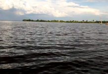 Indiaporã – Bombeiros fazem buscas por pessoas que desapareceram após embarcação virar no Rio Grande