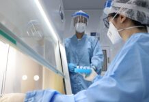 Média de mortes diárias por covid-19 cai 28% em um mês no país