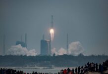 Parte de 20 toneladas de foguete chinês cairá na Terra até amanhã