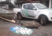 Quarteto é multado em mais R$ 12 mil após flagrante de pesca com redes