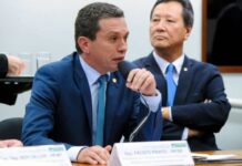 Deputado pede interdição de Bolsonaro: ‘Grave doença mental’