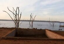 Baixa em reservatório de usina hidrelétrica revela construções antigas em Icém