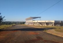 Osmair Ferrari pede asfalto e iluminação pública em rua de acesso à Arena “Plínio Marin”