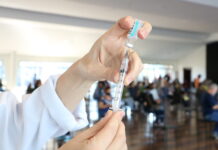 Pessoas com 43 anos ou mais poderão ser vacinadas no plantão deste sábado no Assary