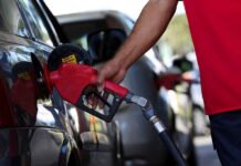 Petrobras anuncia queda de 2% no preço da gasolina às refinarias