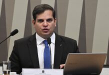 Diretor-geral da Aneel diz que bandeira vermelha pode subir mais de 20%