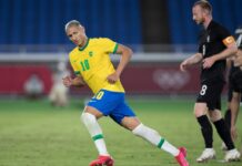 Brasil leva susto, mas brilho de Richarlison e golaço de Paulinho garantem vitória na estreia contra a Alemanha