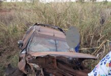 Motorista é socorrido em estado grave após capotamento na Rodovia Péricles Bellini