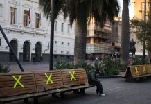 Idosos no Chile começam a tomar terceira dose da CoronaVac