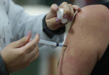 Valentim Gentil coloca no fim da fila quem recusar vacina contra Covid-19 por causa da marca