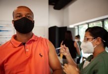 5 perguntas e respostas para entender por que pessoas vacinadas também pegam COVID-19